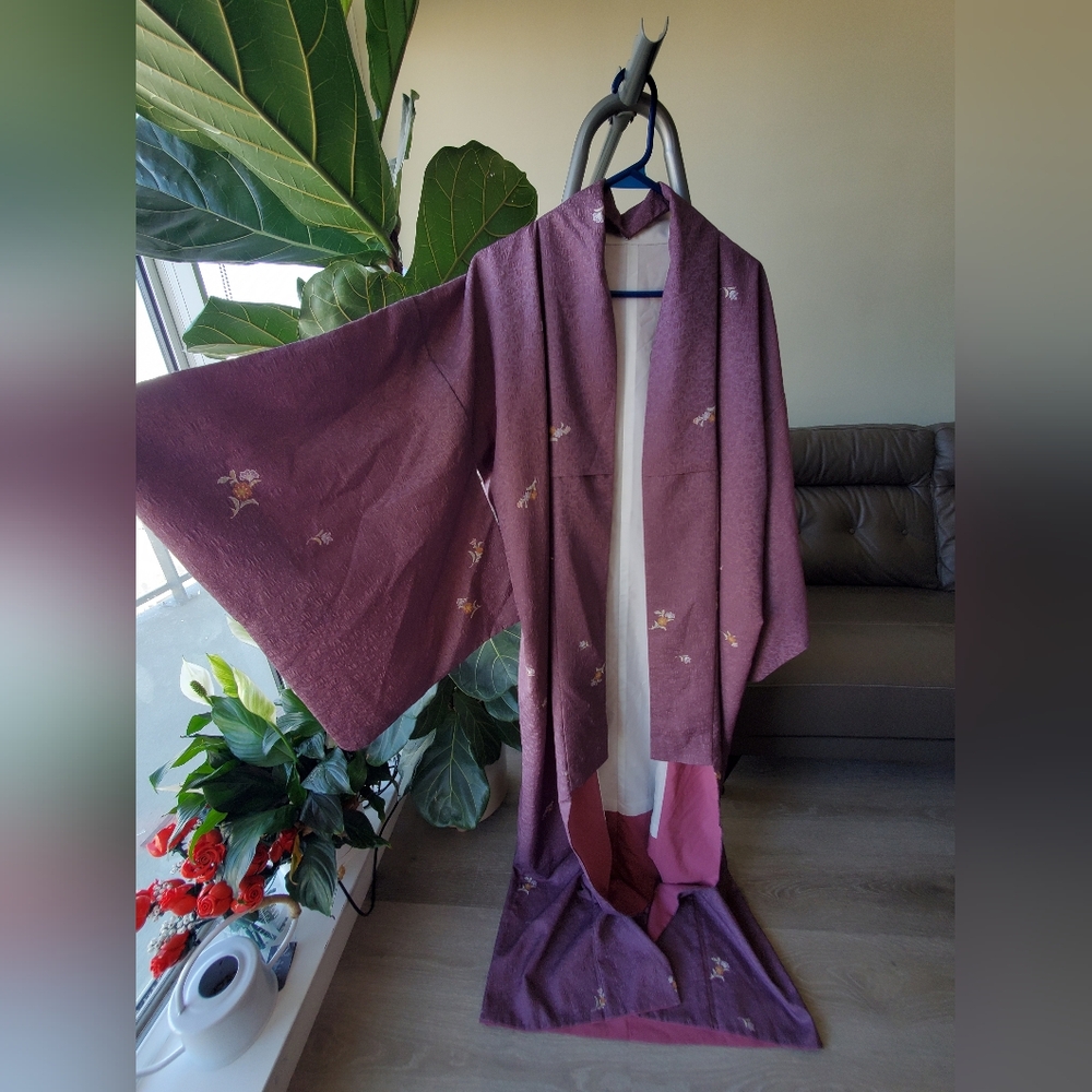 Traditional Japanese Vintage Women's Kimono (Purple/Plum Floral) - Made in Japan